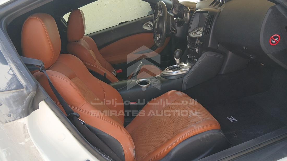 نيسان 370 Z 2014 — زاوية الراكب الأمامي للمقعد — صورة 18