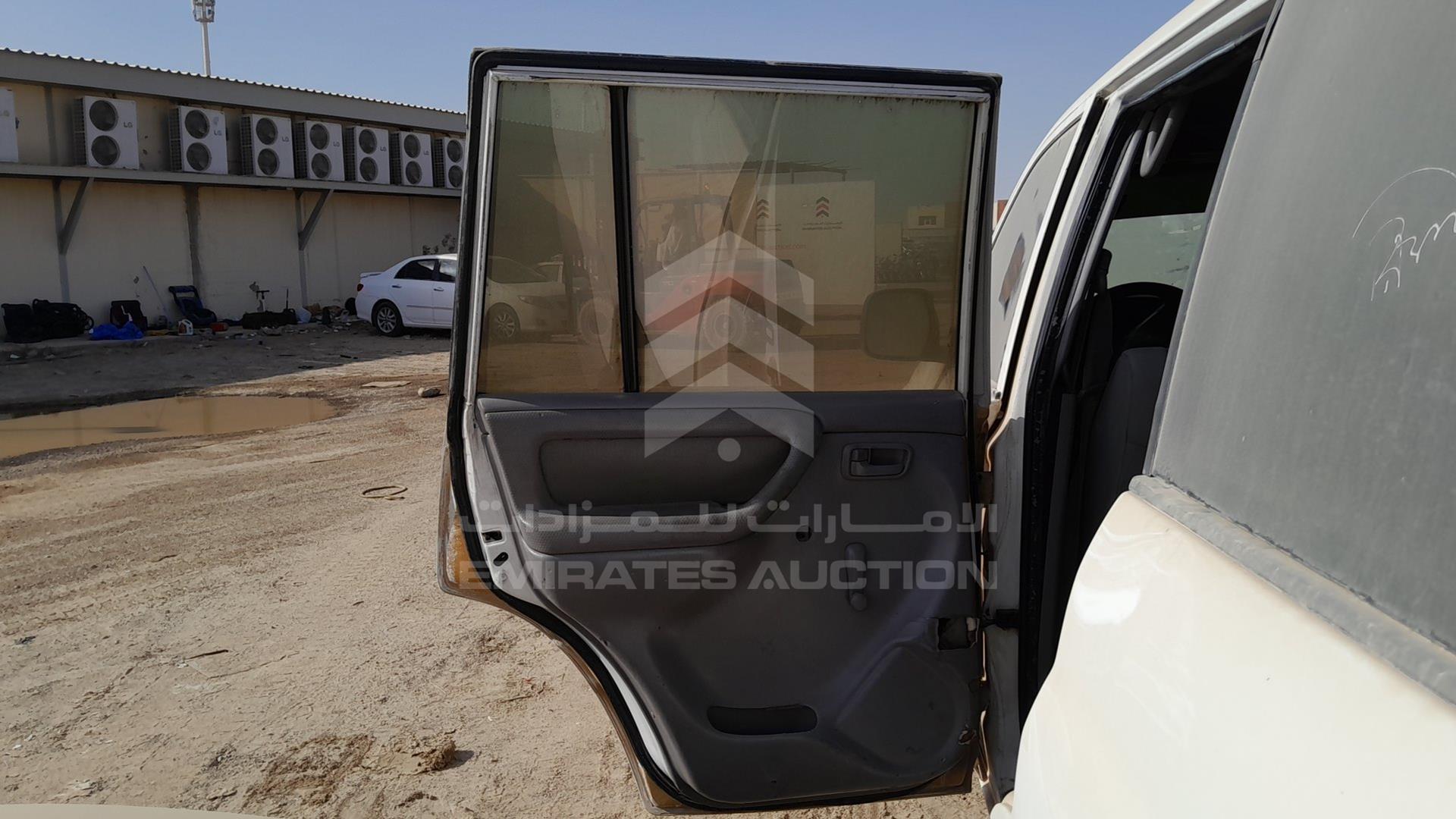 2004 TOYOTA LAND CRUISER VIN: JTGHJ01J843004764