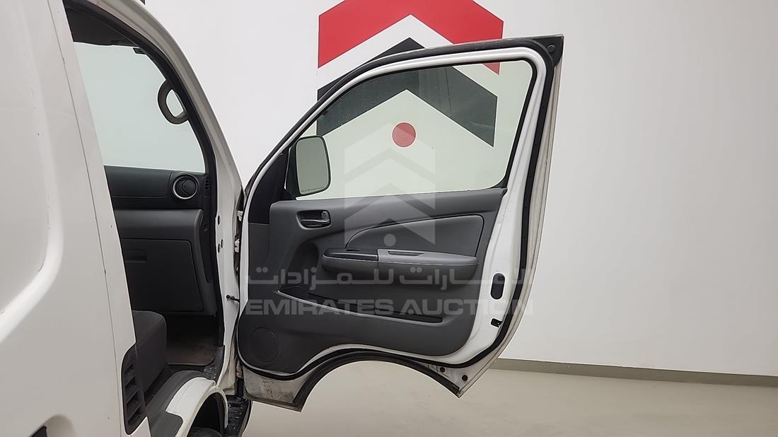 نيسان أورفان 2020 — الباب الأمامي الأيمن — صورة 18