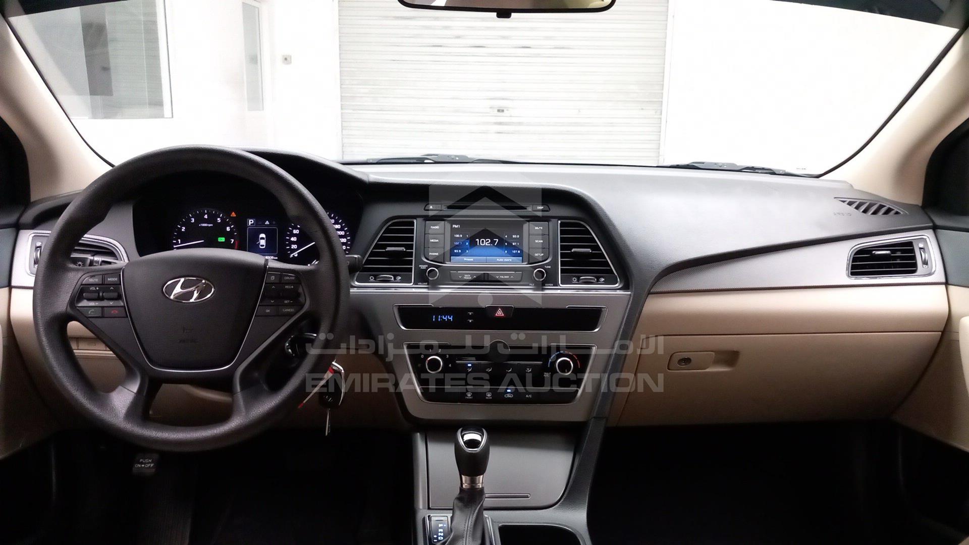 2017 HYUNDAI SONATA VIN: KMHE241G1HA289135