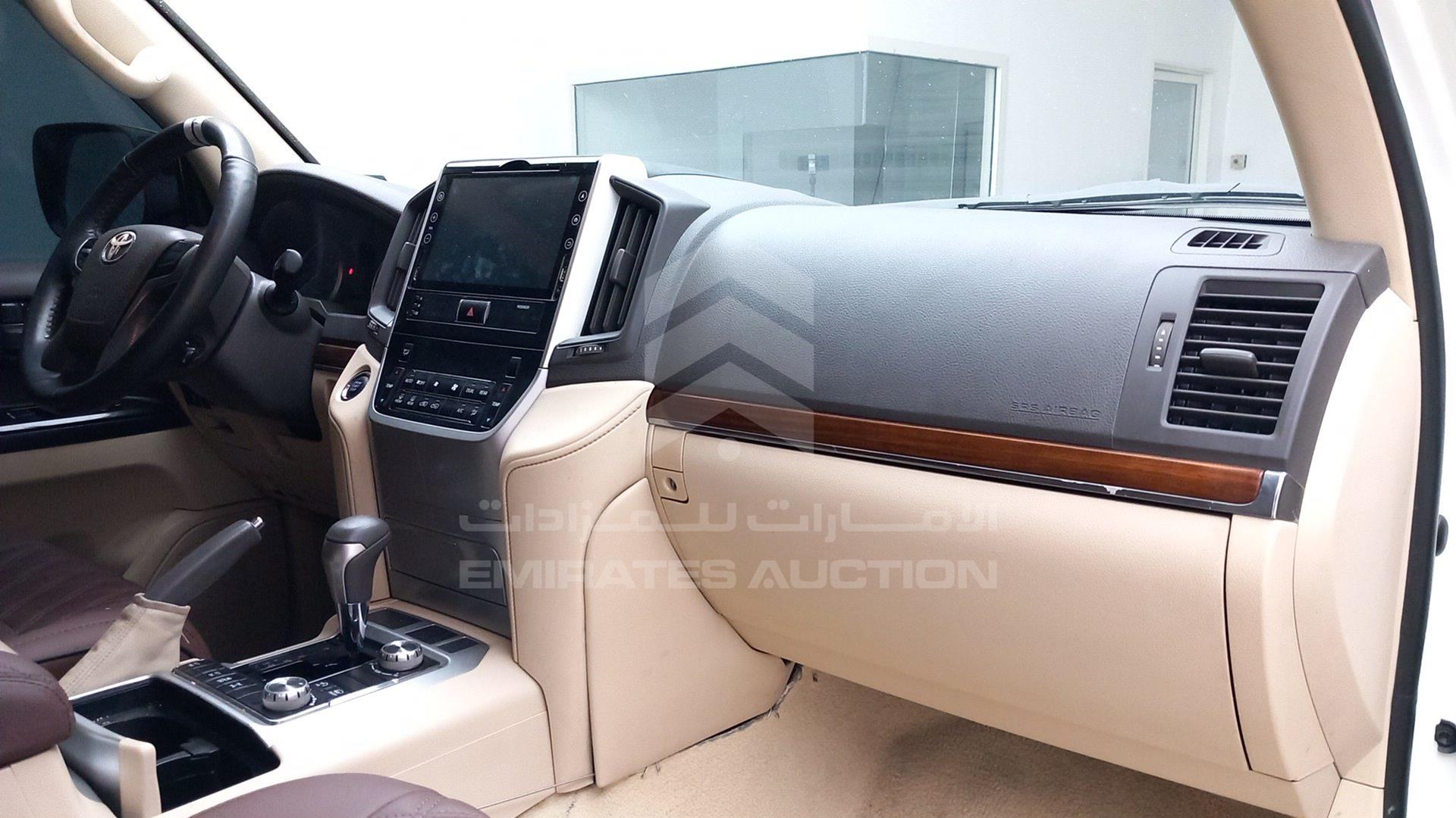 2017 TOYOTA LAND CRUISER VIN: JTMHU01JXH4137417