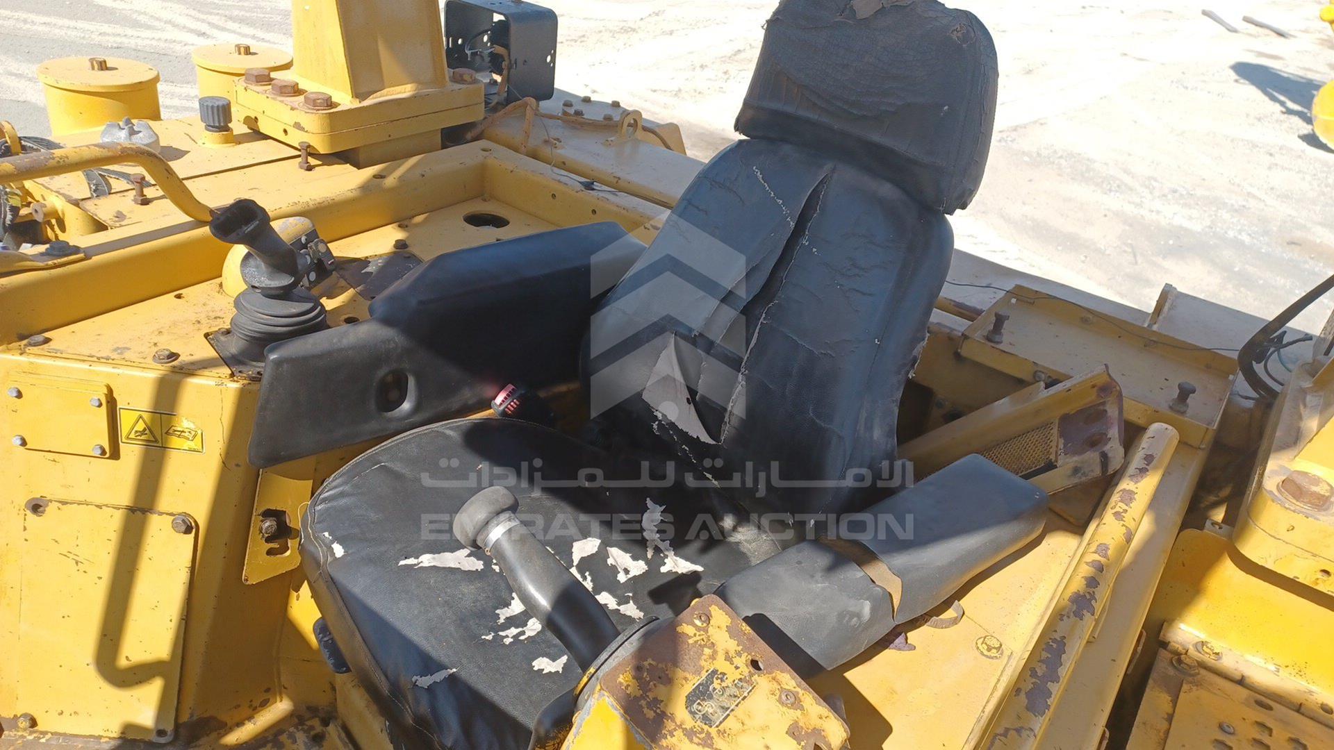 2015 CATERPILLAR D6R VIN: CAT00D6RTEMM00277