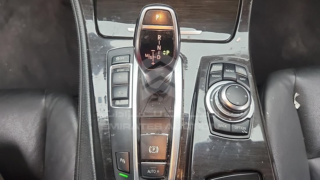 2013 BMW 535 i — Gear View — Photo 22