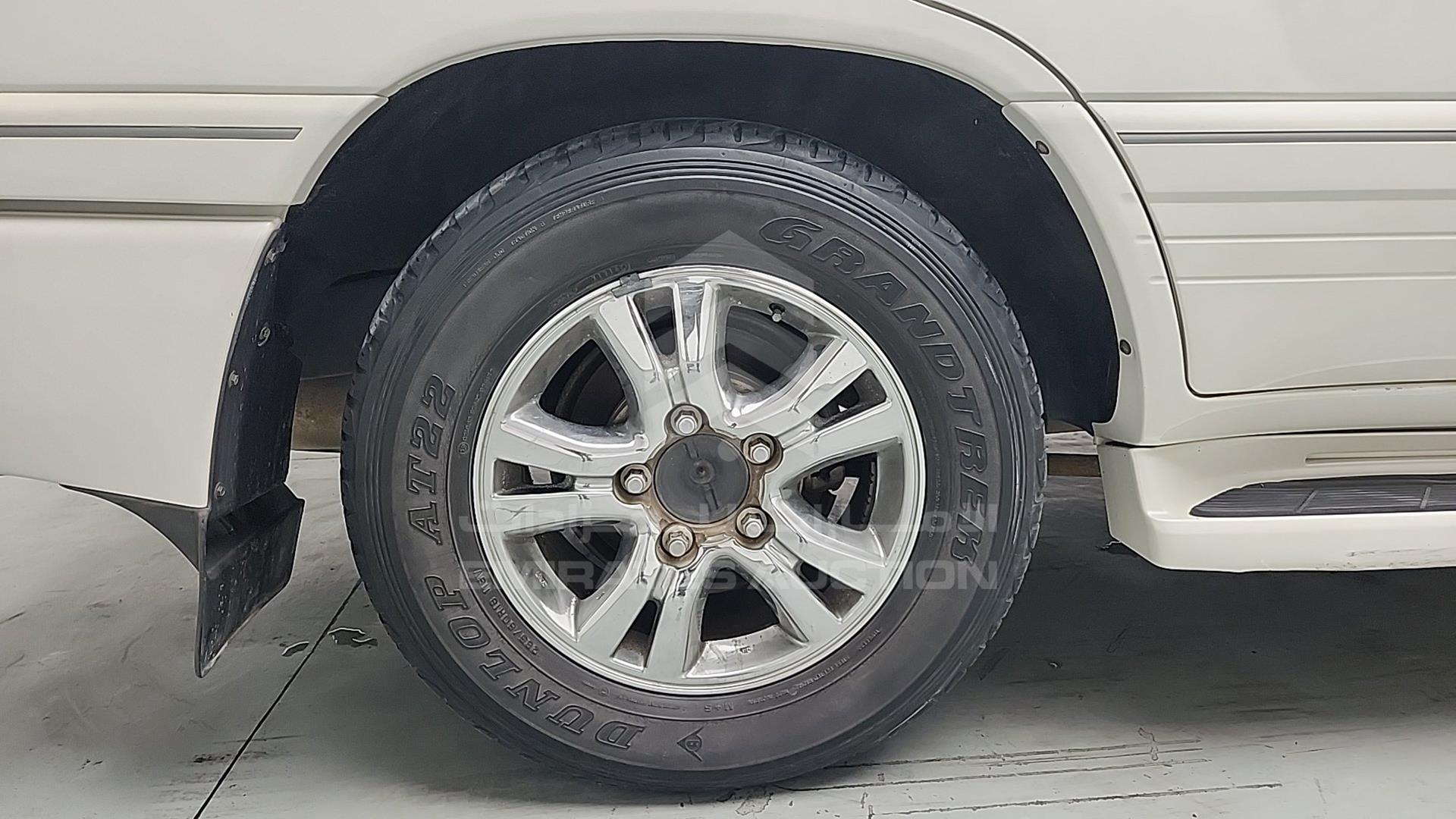 2005 LEXUS LX 470 VIN: JTJHT00W154003131