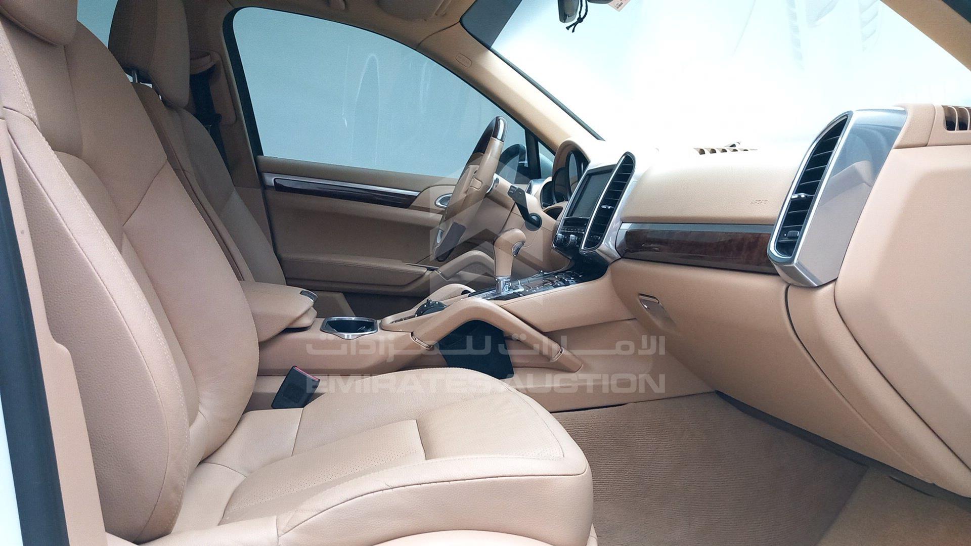 2013 PORSCHE CAYENNE VIN: WP1ZZZ92ZDLA83940