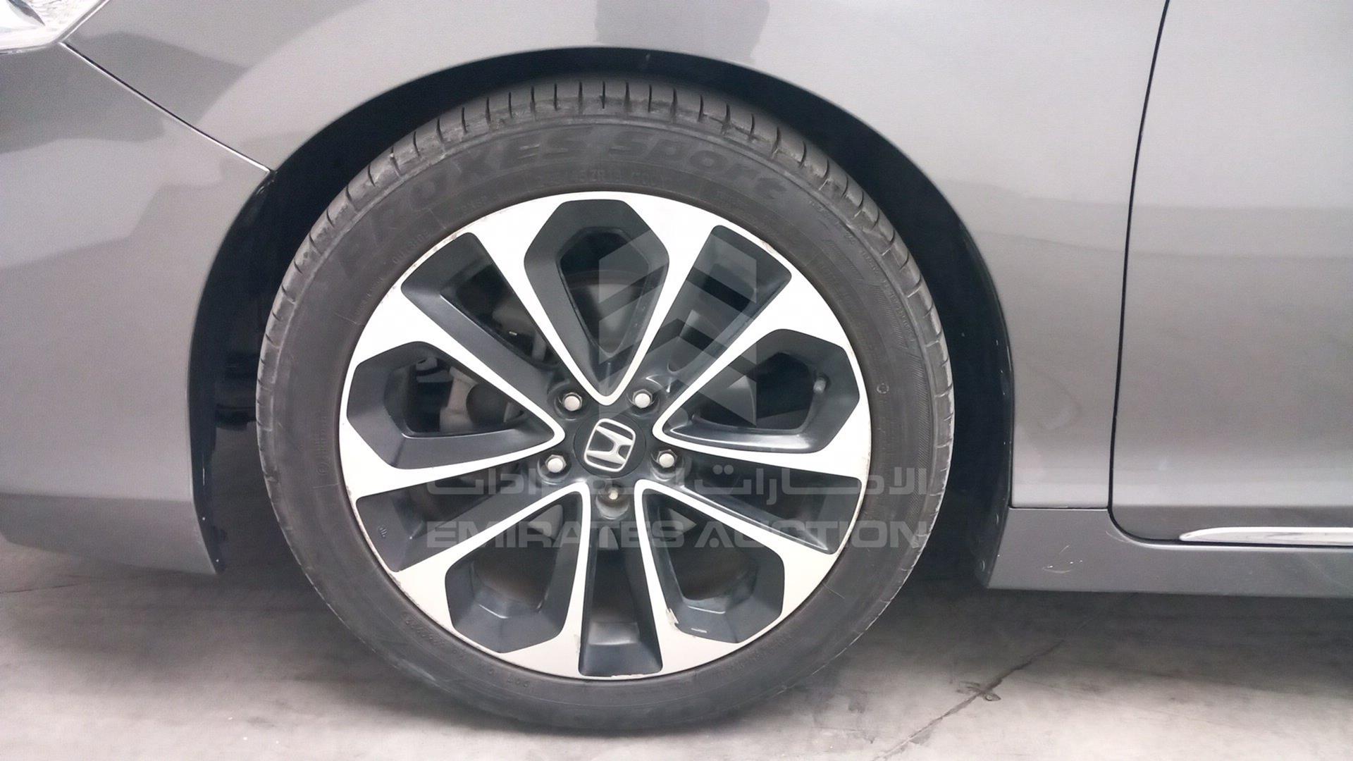 2016 HONDA ACCORD VIN: LUCCR3643G3400962