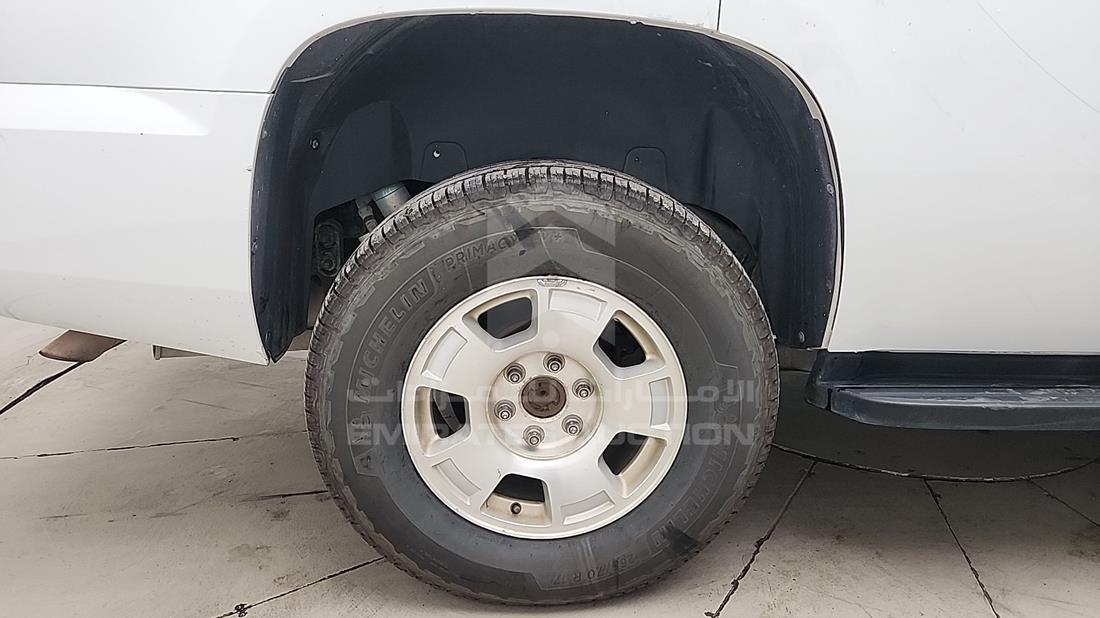 2010 Chevrolet Tahoe — Rear Right Tyre — Photo 33