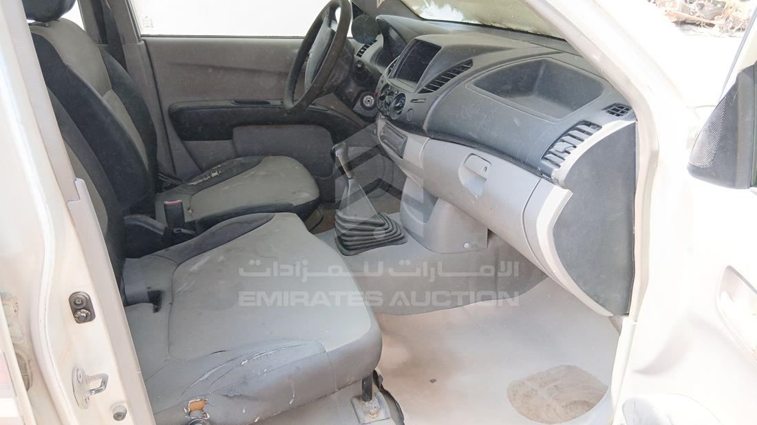 2012 Mitsubishi L 200 — Front Right Passenger Seat View — Photo 25
