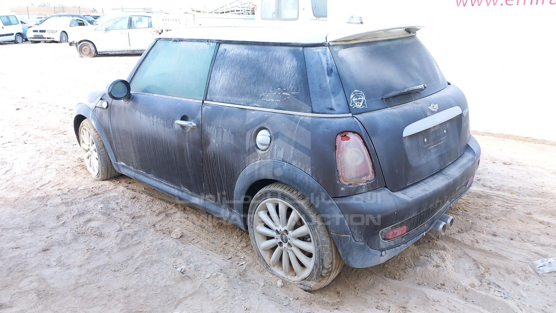2010 MINI COOPER S VIN: WMWMF7109ATZ31732