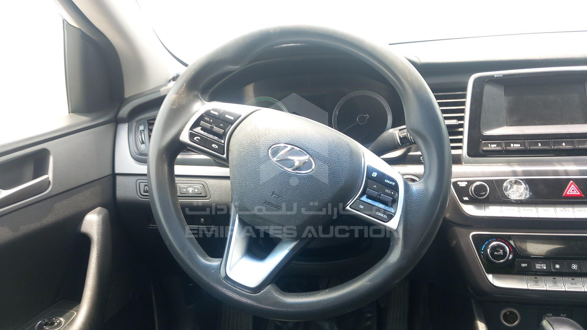 2018 HYUNDAI SONATA VIN: KMHE24136JA082064
