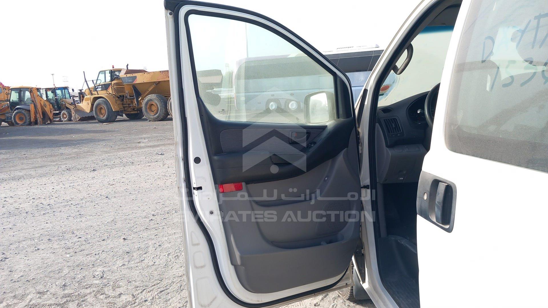2016 HYUNDAI H1 VIN: KMJWA37RXGU725731
