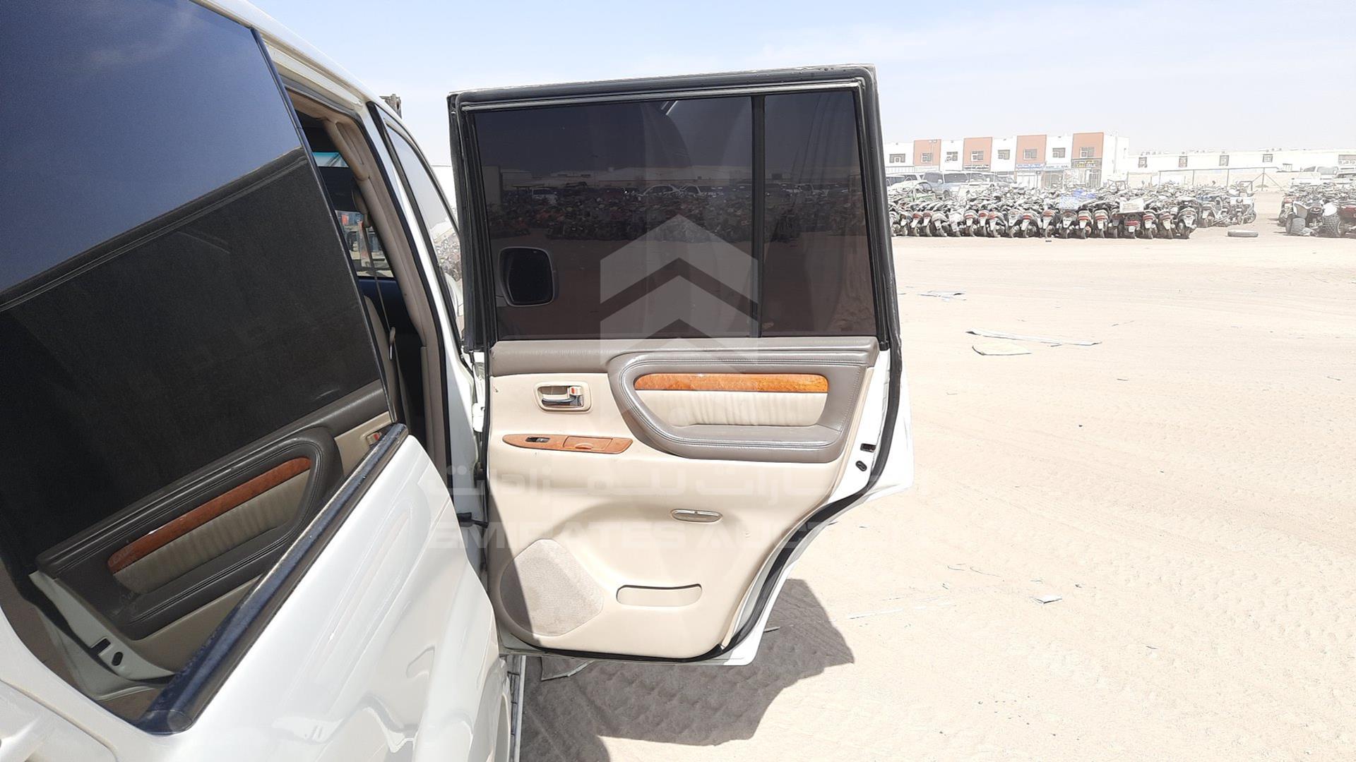 2005 LEXUS LX 470 VIN: JTJHT00WX53551277