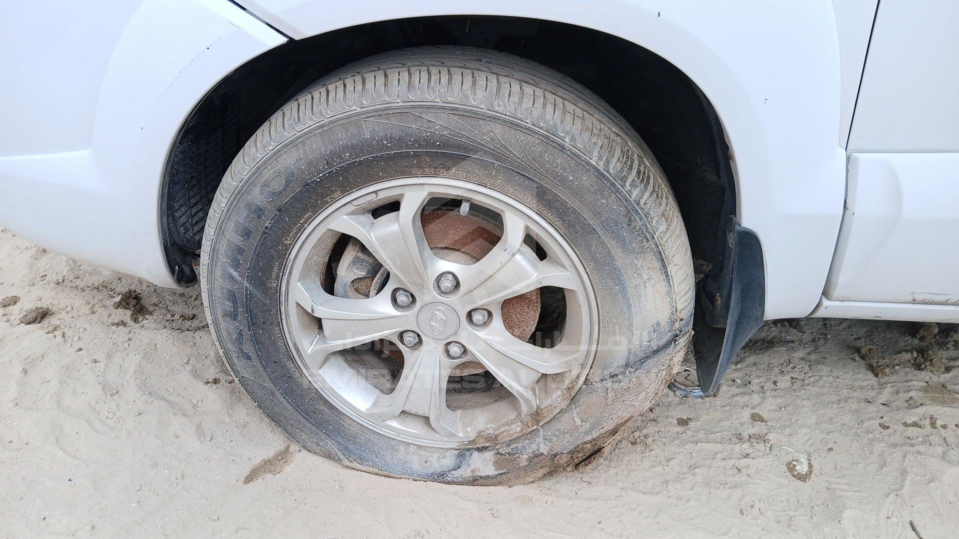 2009 HYUNDAI TUCSON VIN: KMHJM81B49U047461