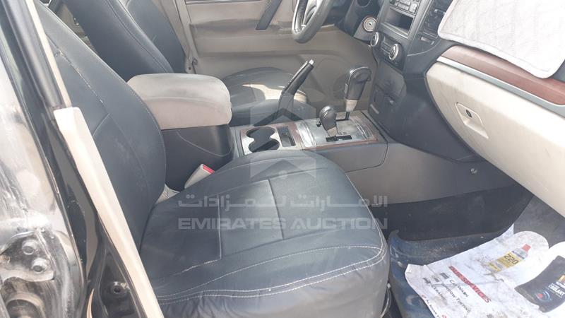JMYLRV93W8J706001 Auction: EmiratesAuction Lot: 408570 JMYLRV93W8J706001 Mitsubishi Pajero 2008 BLACK Photo 22