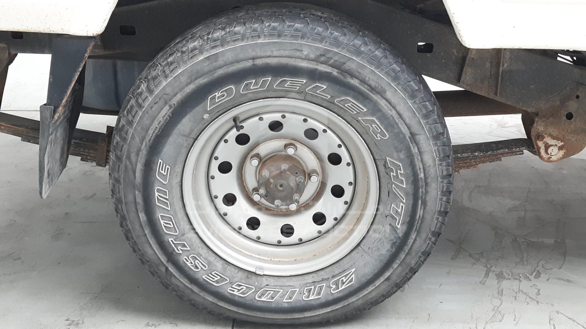 2013 TOYOTA LAND CRUISER VIN: JTFLU73J2D4547985