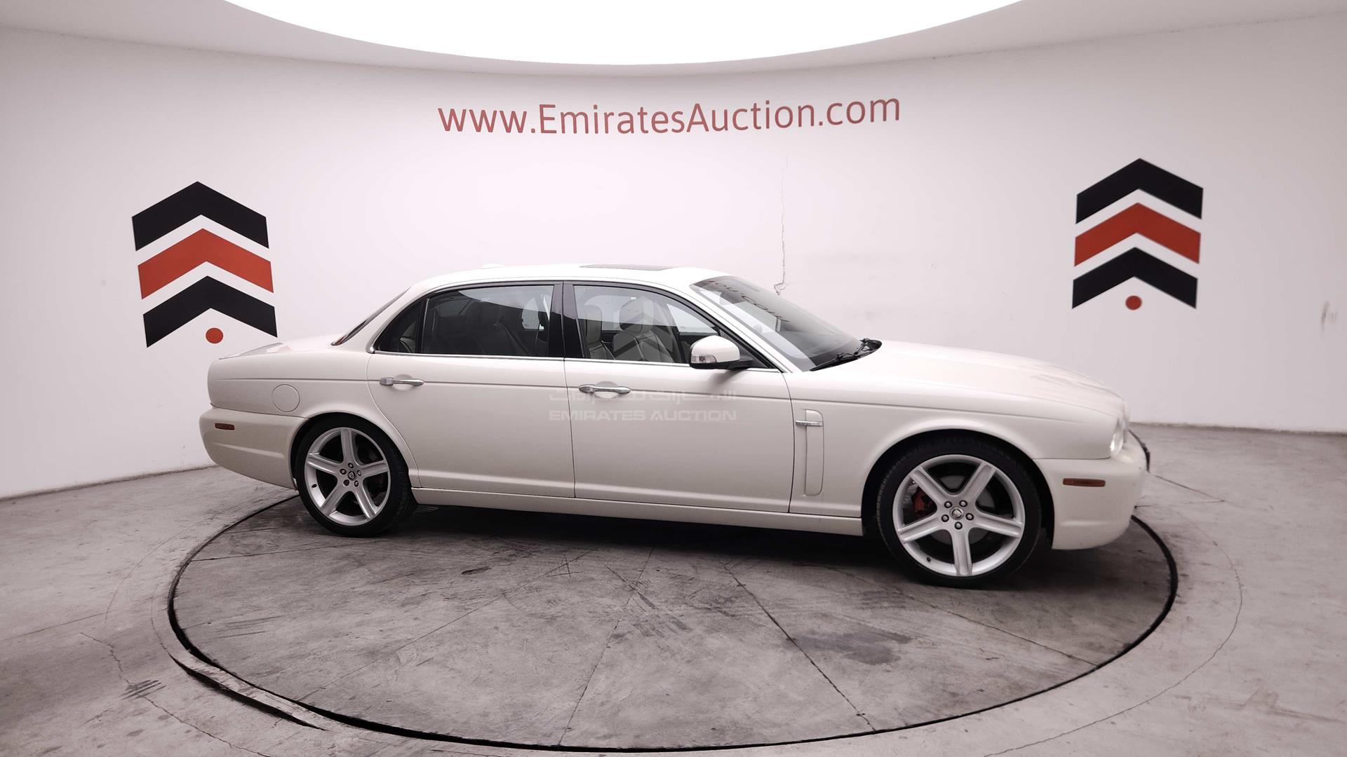 2008 JAGUAR X J 8 VIN: SAJAA89F58SH25430