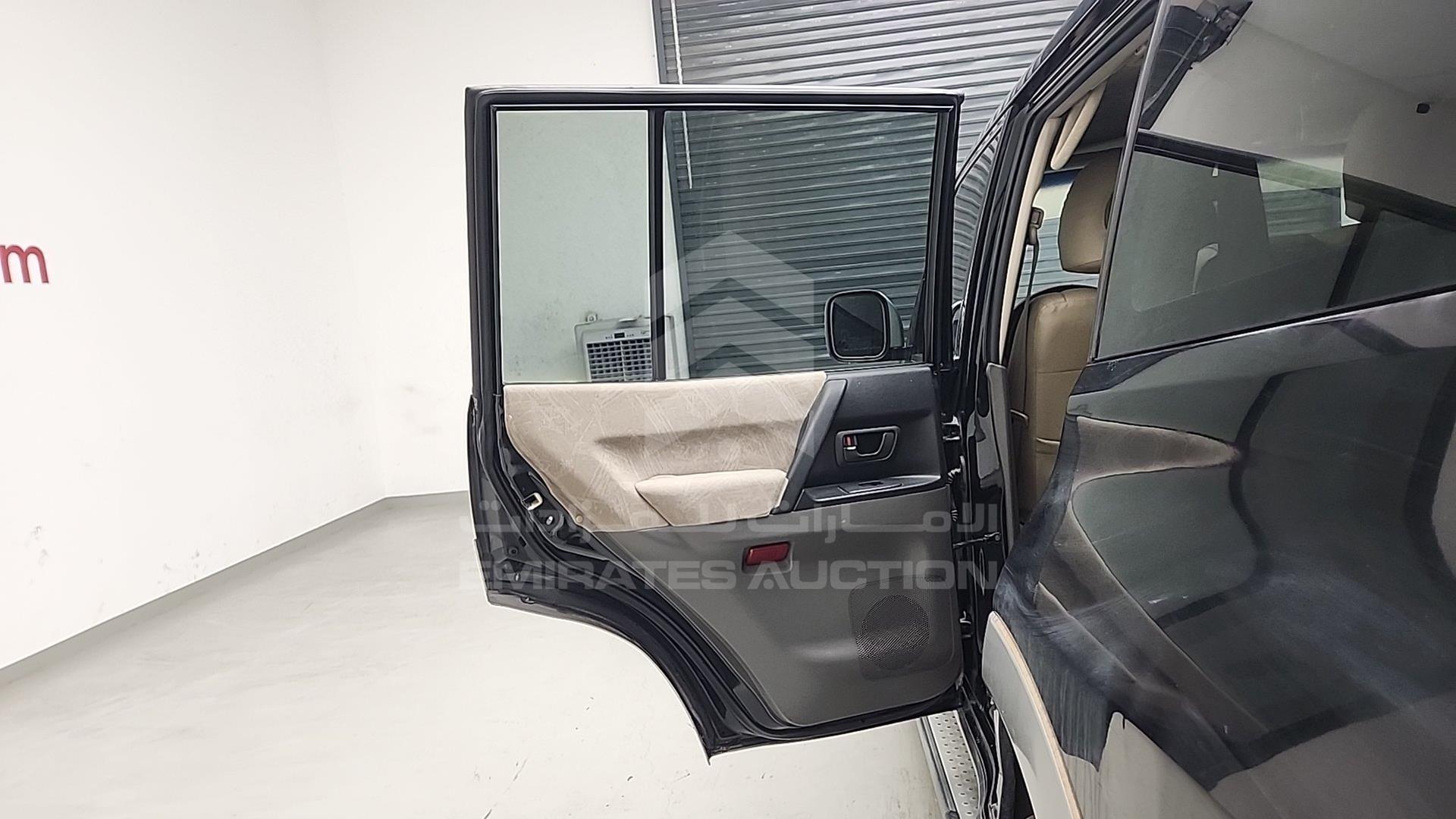 2002 MITSUBISHI PAJERO VIN: JMYLRV73W2J701499