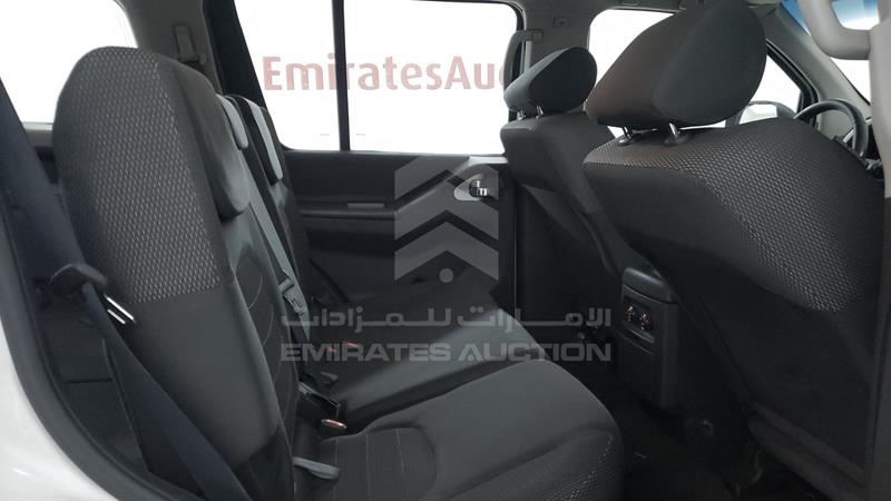 VSKLR11A3EA543133 Auction: EmiratesAuction Lot: 405690 VSKLR11A3EA543133 Nissan Pathfinder 2014 WHITE Photo 22