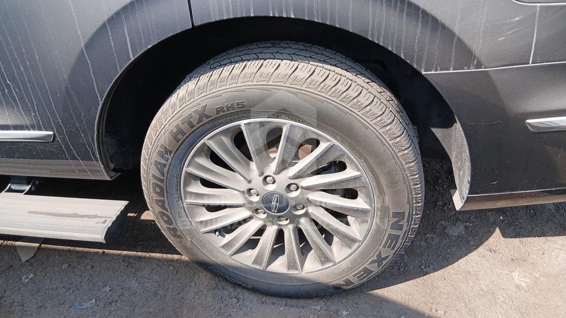 2021 Lincoln Navigator — Rear Left Tyre — Photo 36