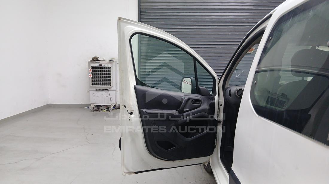 2015 Peugeot Partner — Front Left Door — Photo 12