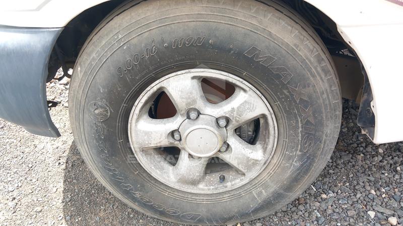 VIN: JTEHJ09J565123733 Auction: EmiratesAuction Lot: 404955 VIN: JTEHJ09J565123733 Toyota Land Cruiser 2006 WHITE Photo 33