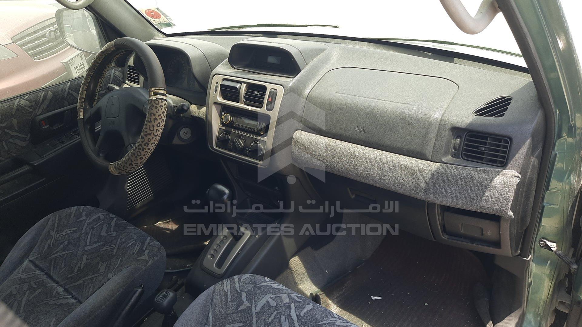 2000 MITSUBISHI PAJERO VIN: JMYLRH76WYY700118