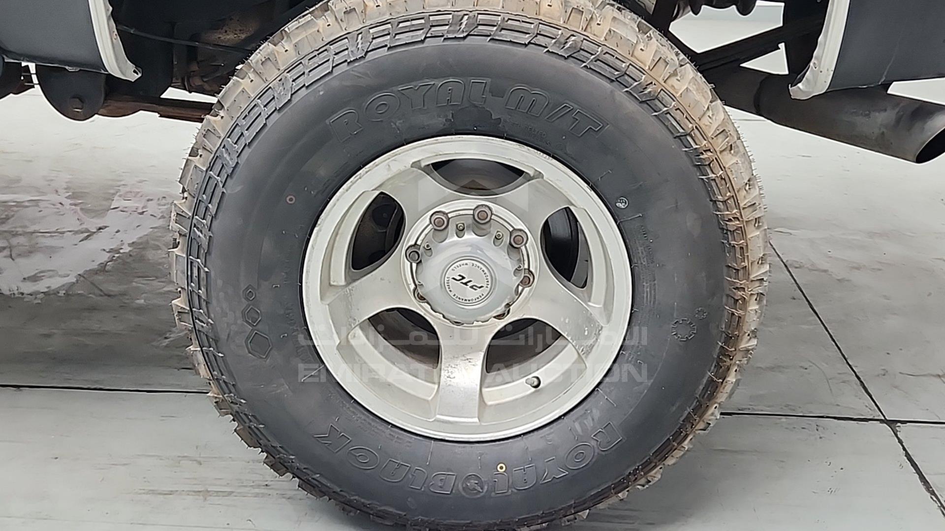 1985 CHEVROLET SILVERADO VIN: 1GCEK14H2FJ180672