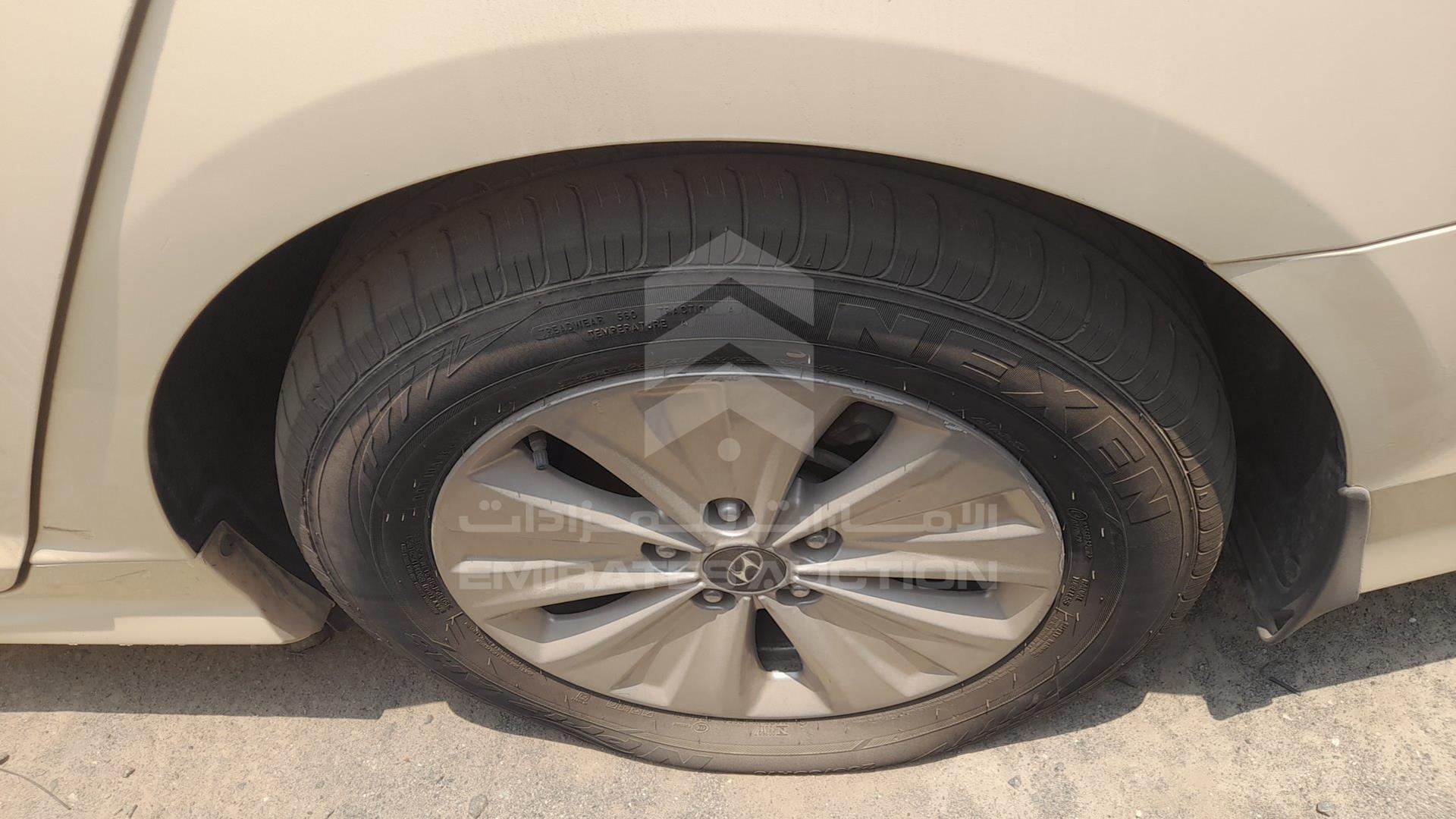 2018 HYUNDAI SONATA VIN: KMHE24139JA082043