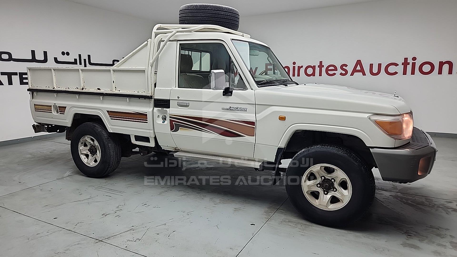 2012 TOYOTA LAND CRUISER VIN: JTFLU73J2C4522860