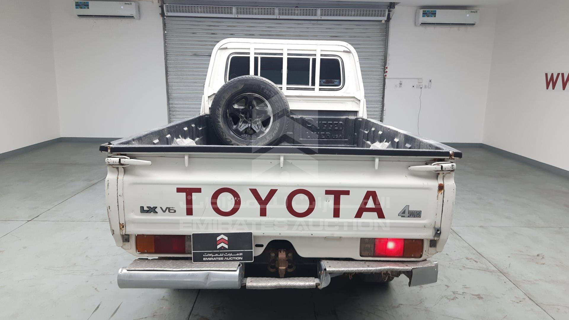 2014 TOYOTA LAND CRUISER VIN: JTFLU73J4E4553353