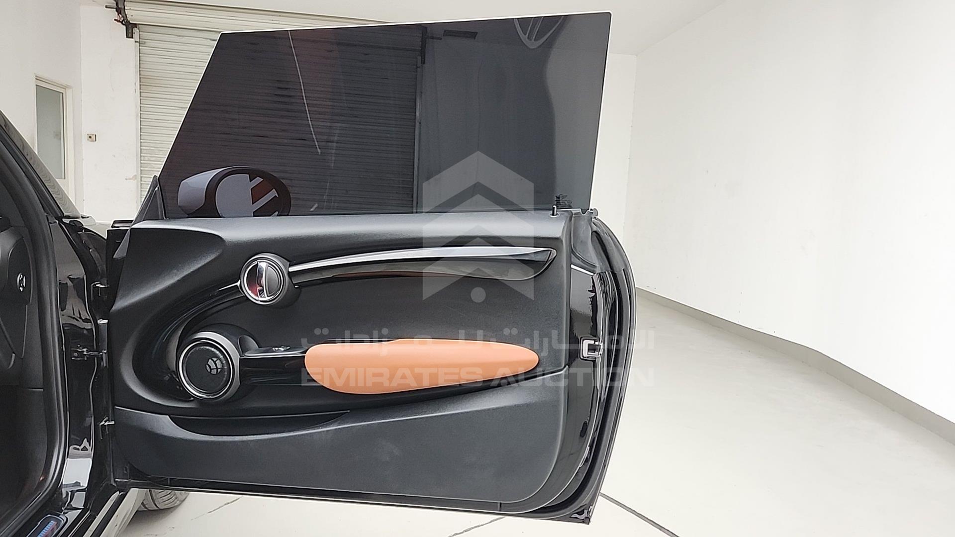 2021 MINI COOPER S VIN: WMWXR5A0XM2N20164