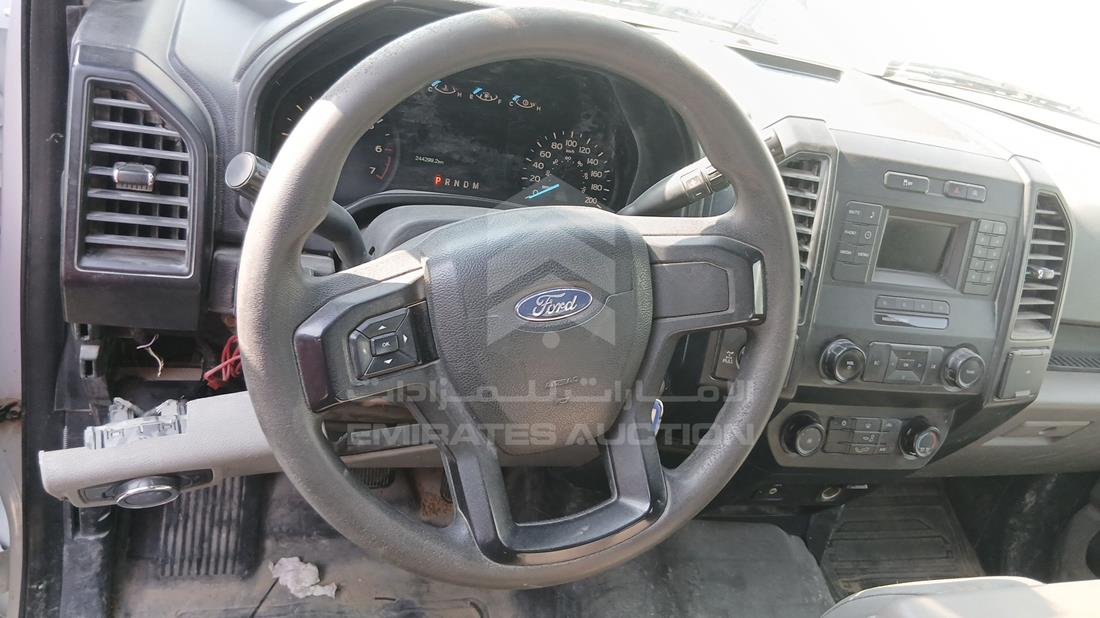 فورد اف 150 2019 — التحكمات في عجلة القيادة — صورة 13
