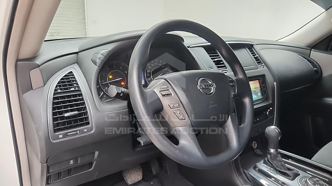 نيسان باترول 2019 — زاوية واجهة السائق الأمامية اليسرى — صورة 14