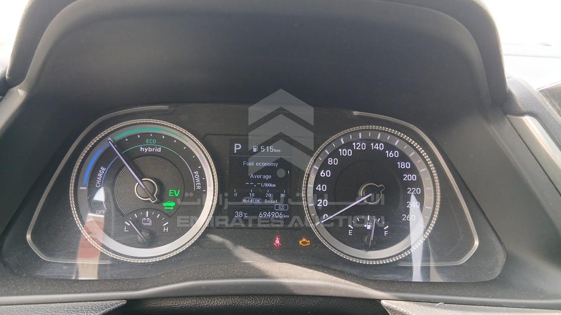 2021 Hyundai Sonata Hybrid — Speedometer & RPM Gauges — Photo 15