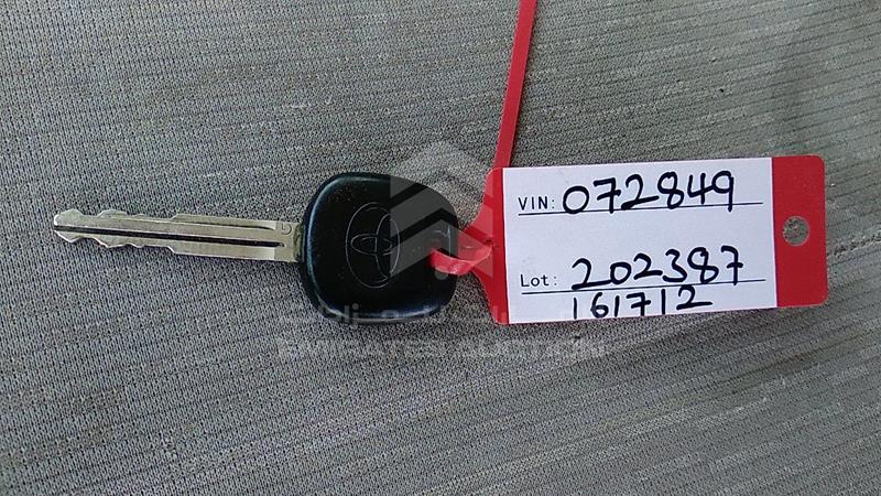 JTDBW9233DL072849 Auction: EmiratesAuction Lot: 410735 JTDBW9233DL072849 Toyota Yaris 2013 GREY Photo 5