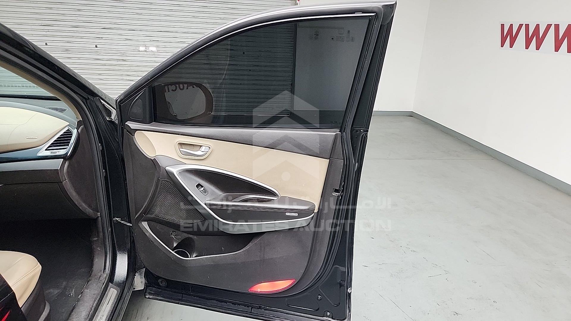 2014 HYUNDAI SANTA FE VIN: KMHSN81E5EU030447