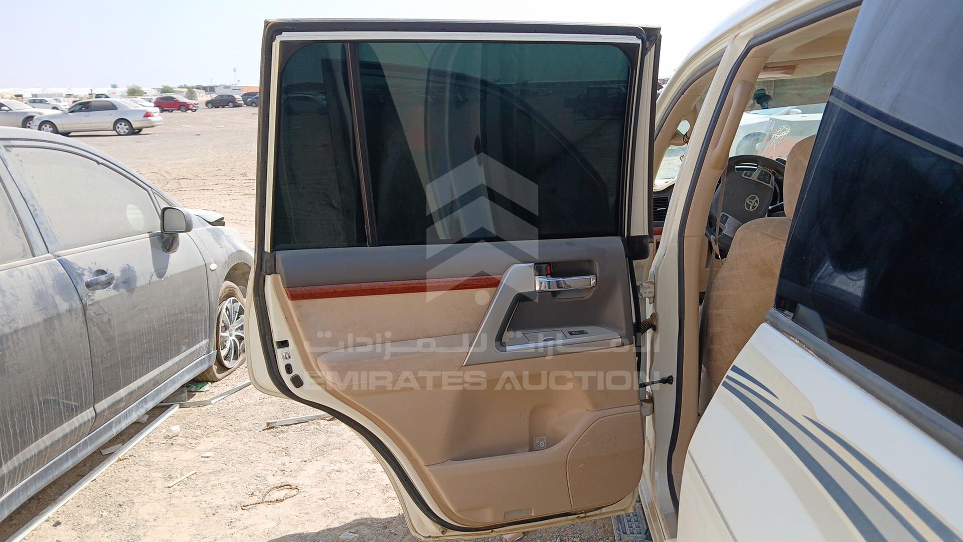 2015 TOYOTA LAND CRUISER VIN: JTMHY05J1F4035936