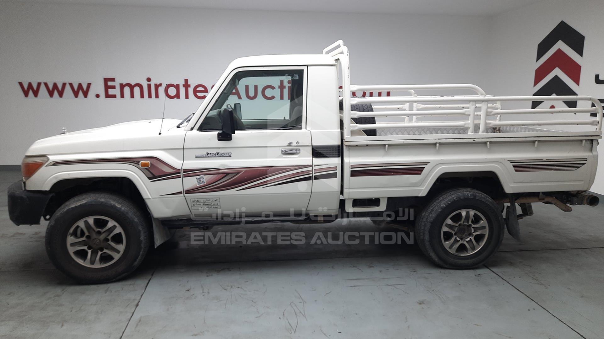 2010 TOYOTA LAND CRUISER VIN: JTFLU71J6A4302704