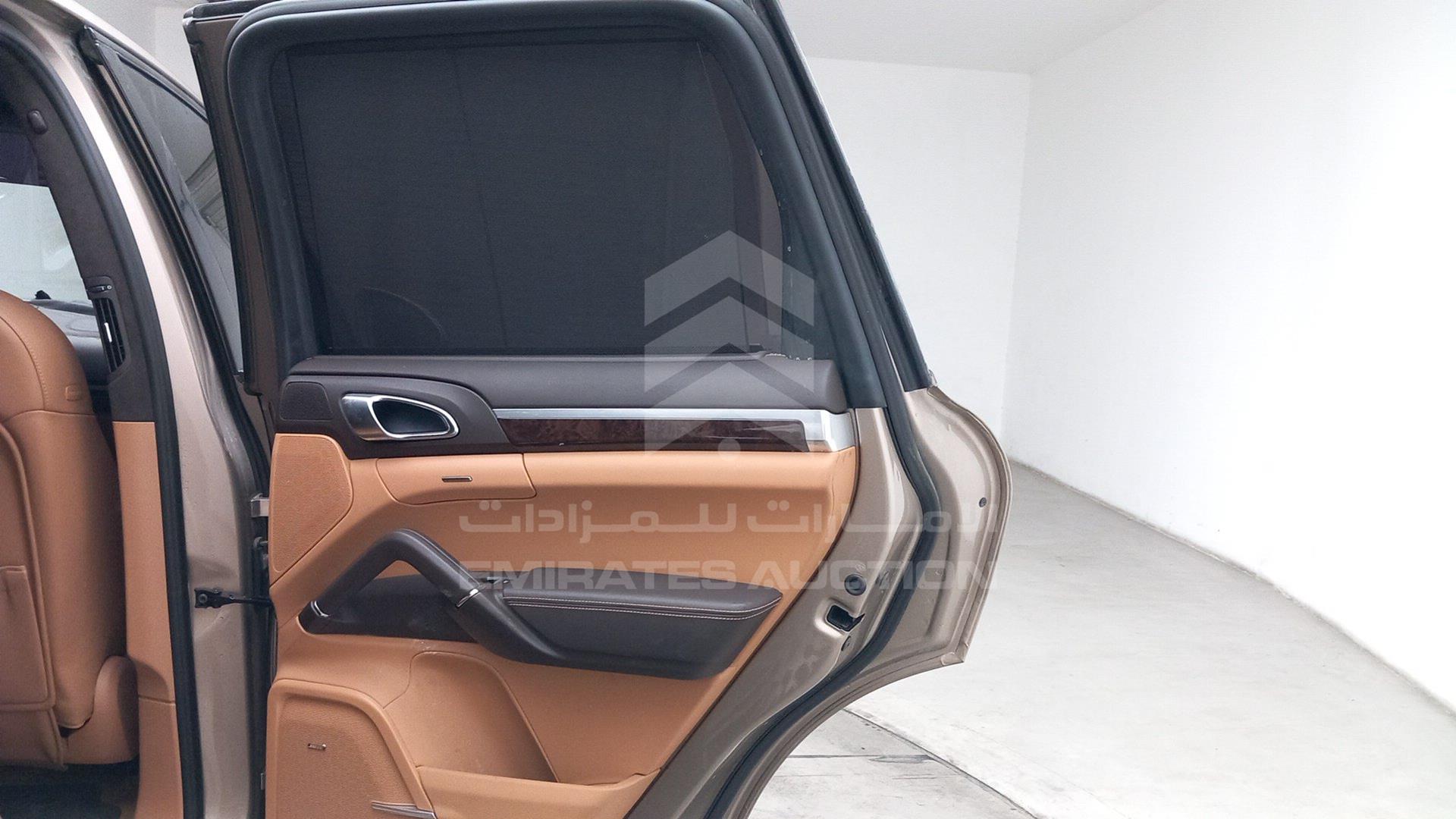 2016 PORSCHE CAYENNE VIN: WP1ZZZ92ZGLA72112