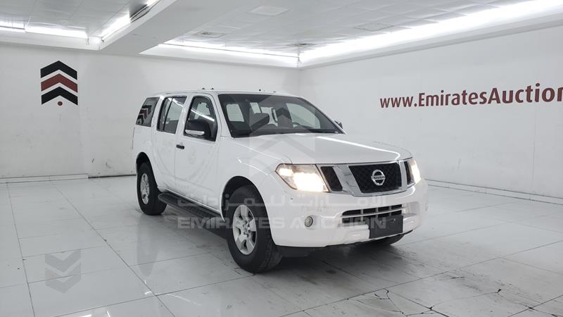 VSKLR11A3EA543133 Auction: EmiratesAuction Lot: 405690 VSKLR11A3EA543133 Nissan Pathfinder 2014 WHITE Photo 9
