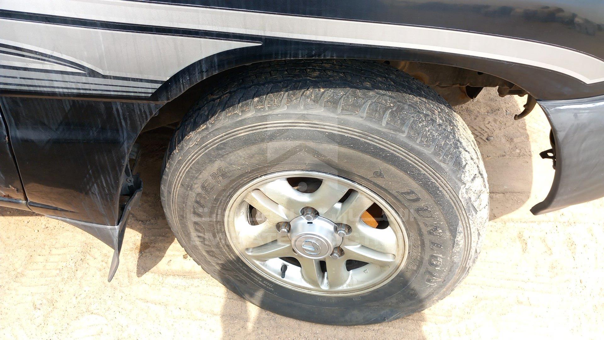 2000 TOYOTA LAND CRUISER VIN: JT3HJ09J1Y0025212