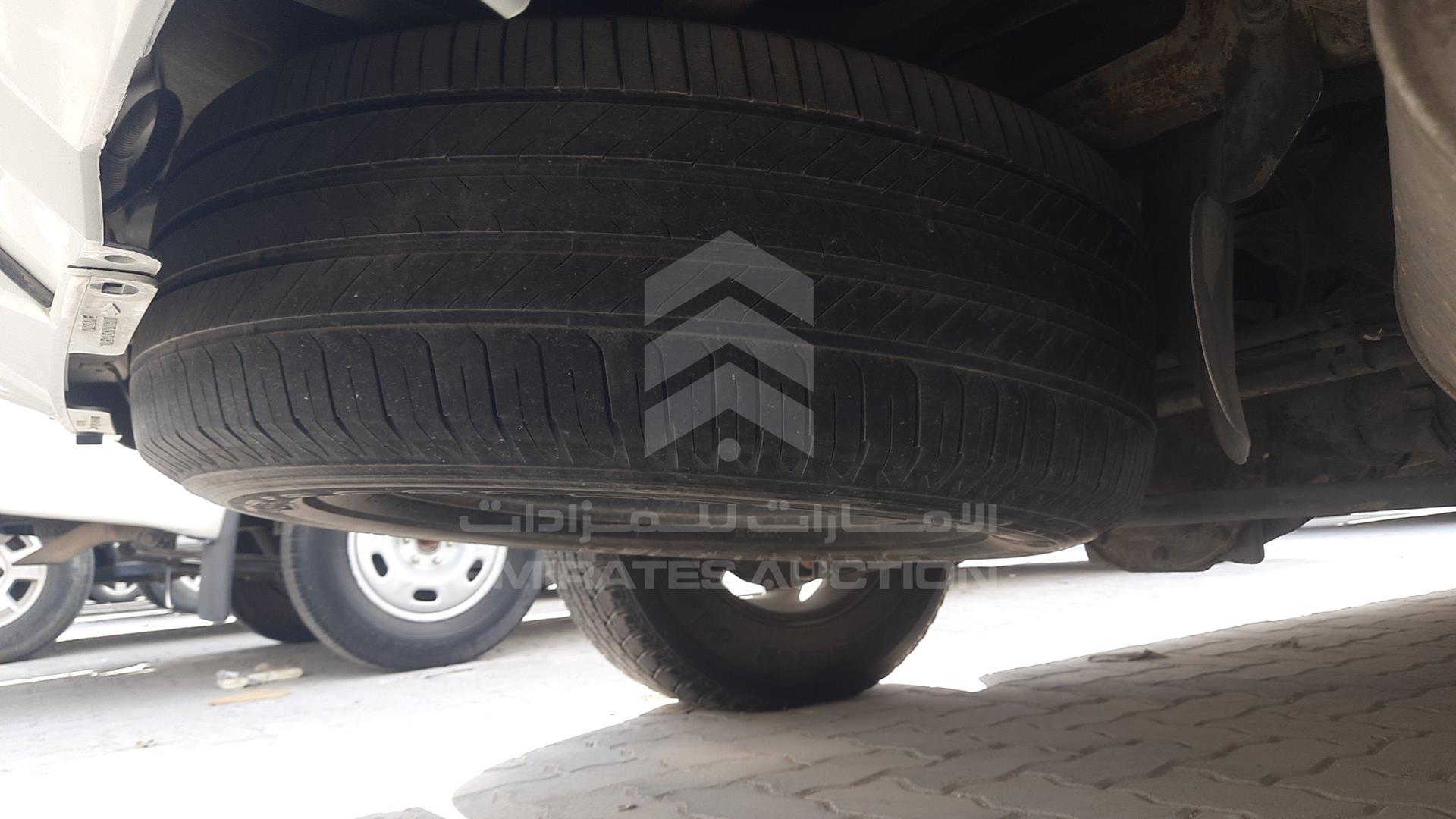 2010 CHEVROLET TAHOE VIN: 1GNUKAE02AR264285