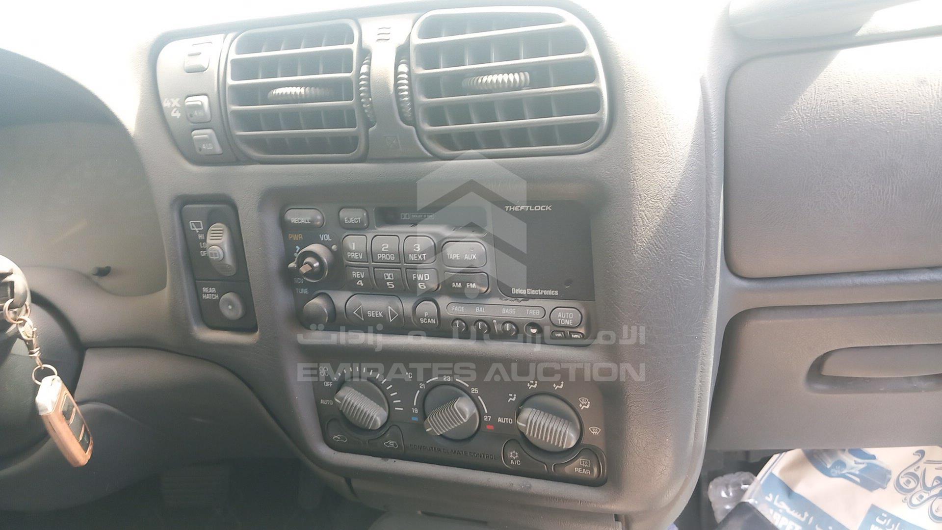 1998 CHEVROLET BLAZER VIN: 1GNDT13W7WK202143
