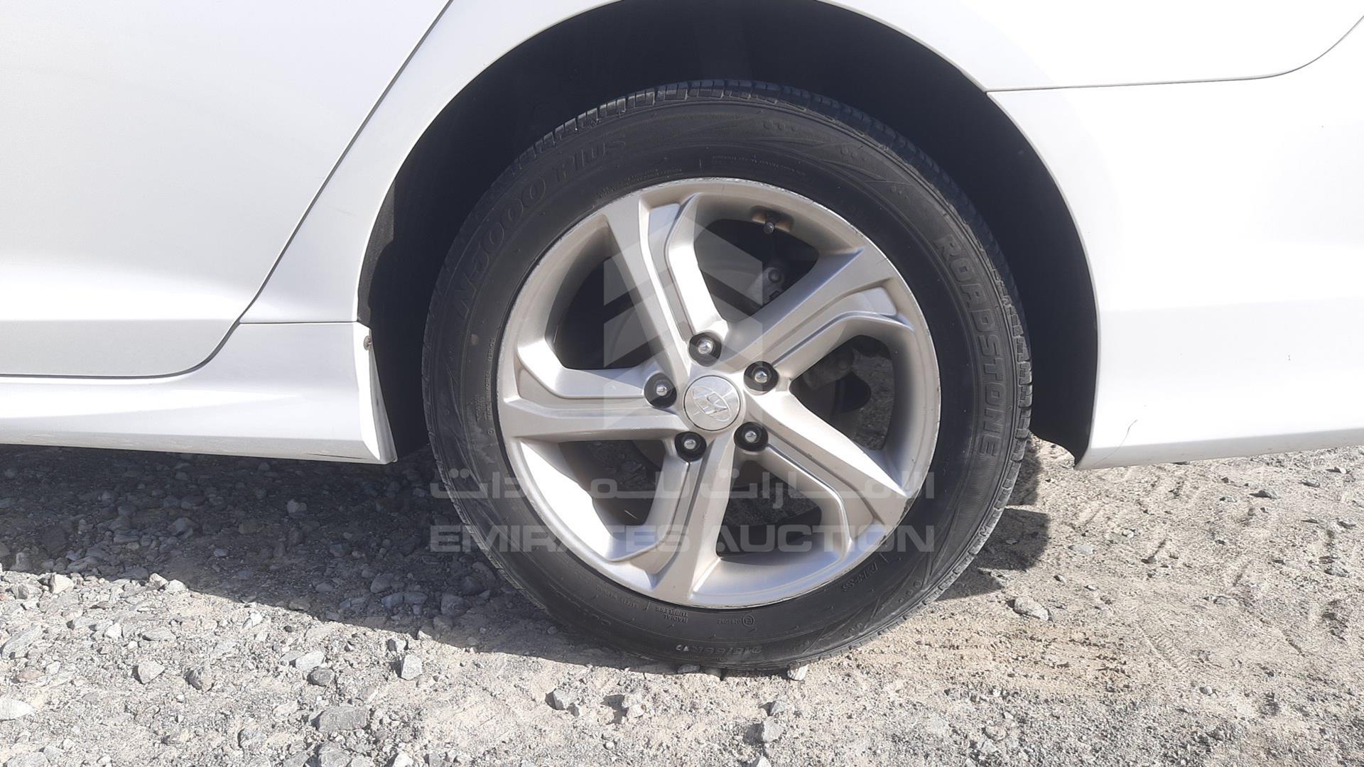 2018 HYUNDAI SONATA VIN: KMHE241G1JA419355