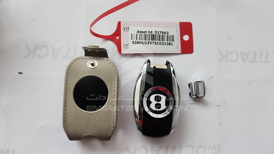 2025 Bentley Bentayga — Keys — Photo 6