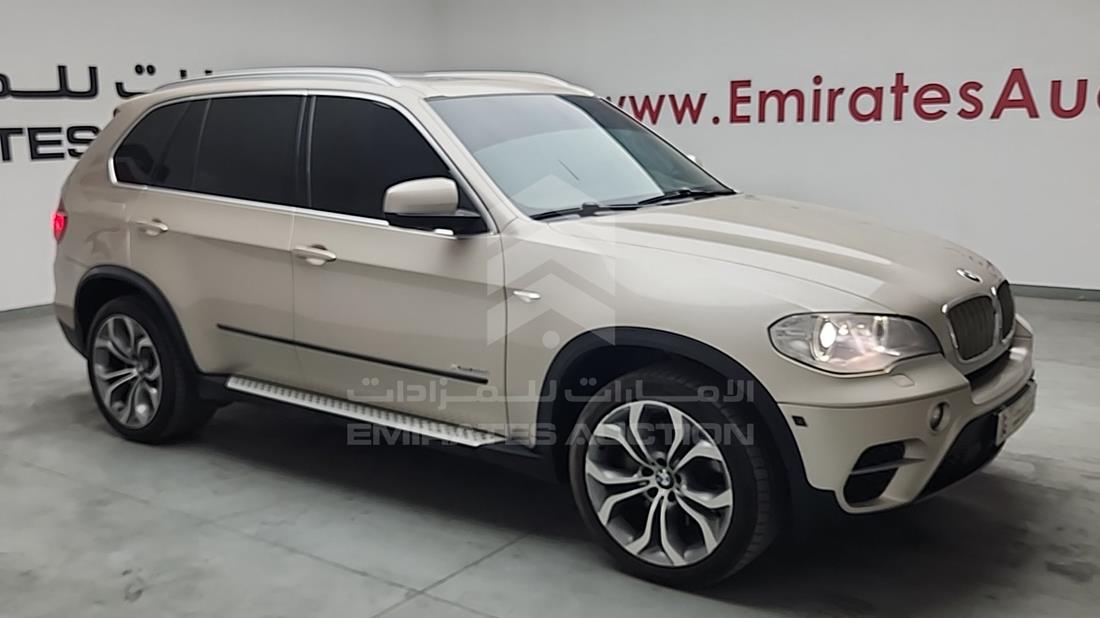 2013 BMW X5 — Front Right Angle — Photo 10