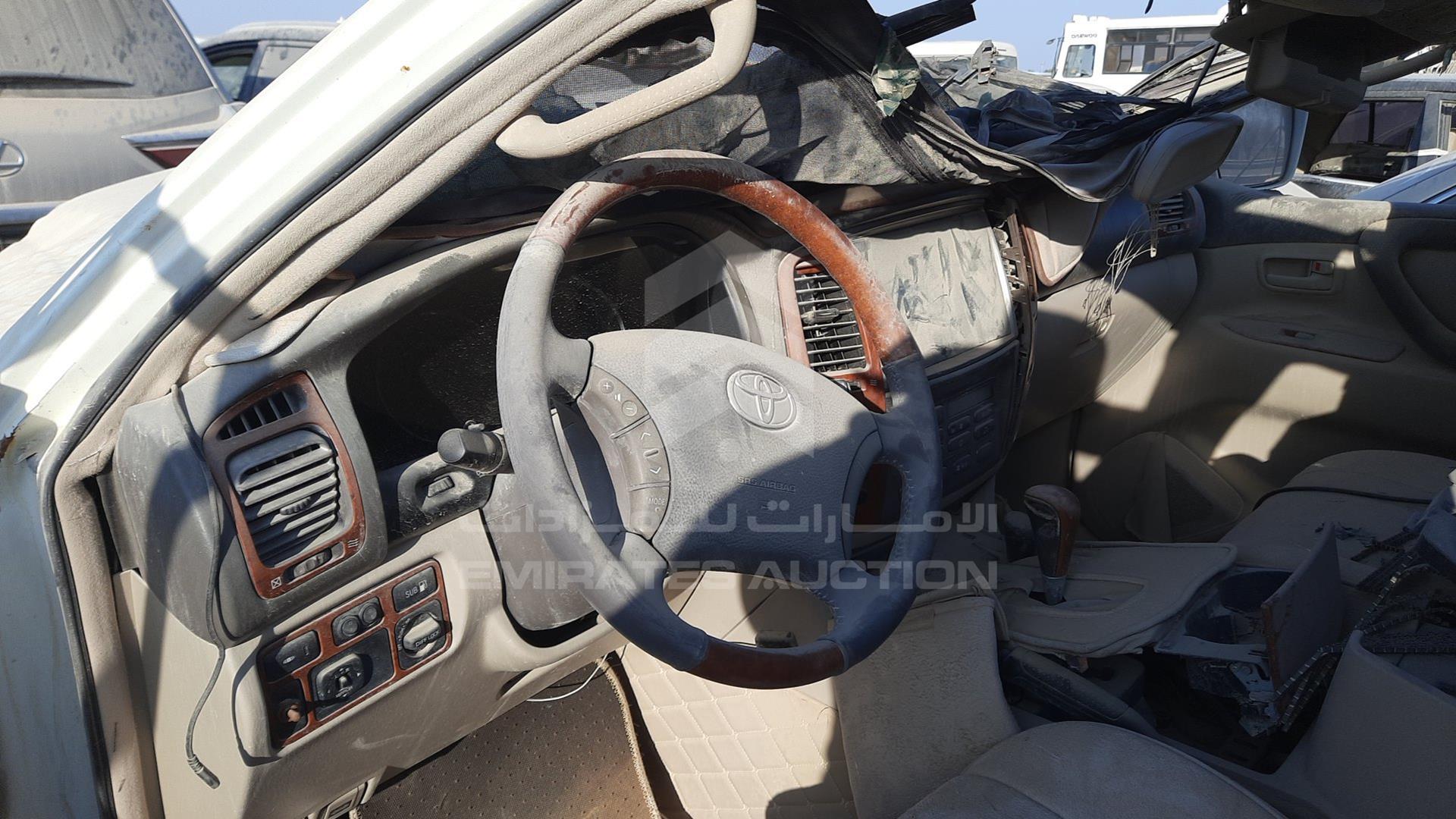 2007 TOYOTA LAND CRUISER VIN: JTEHT05J172106821