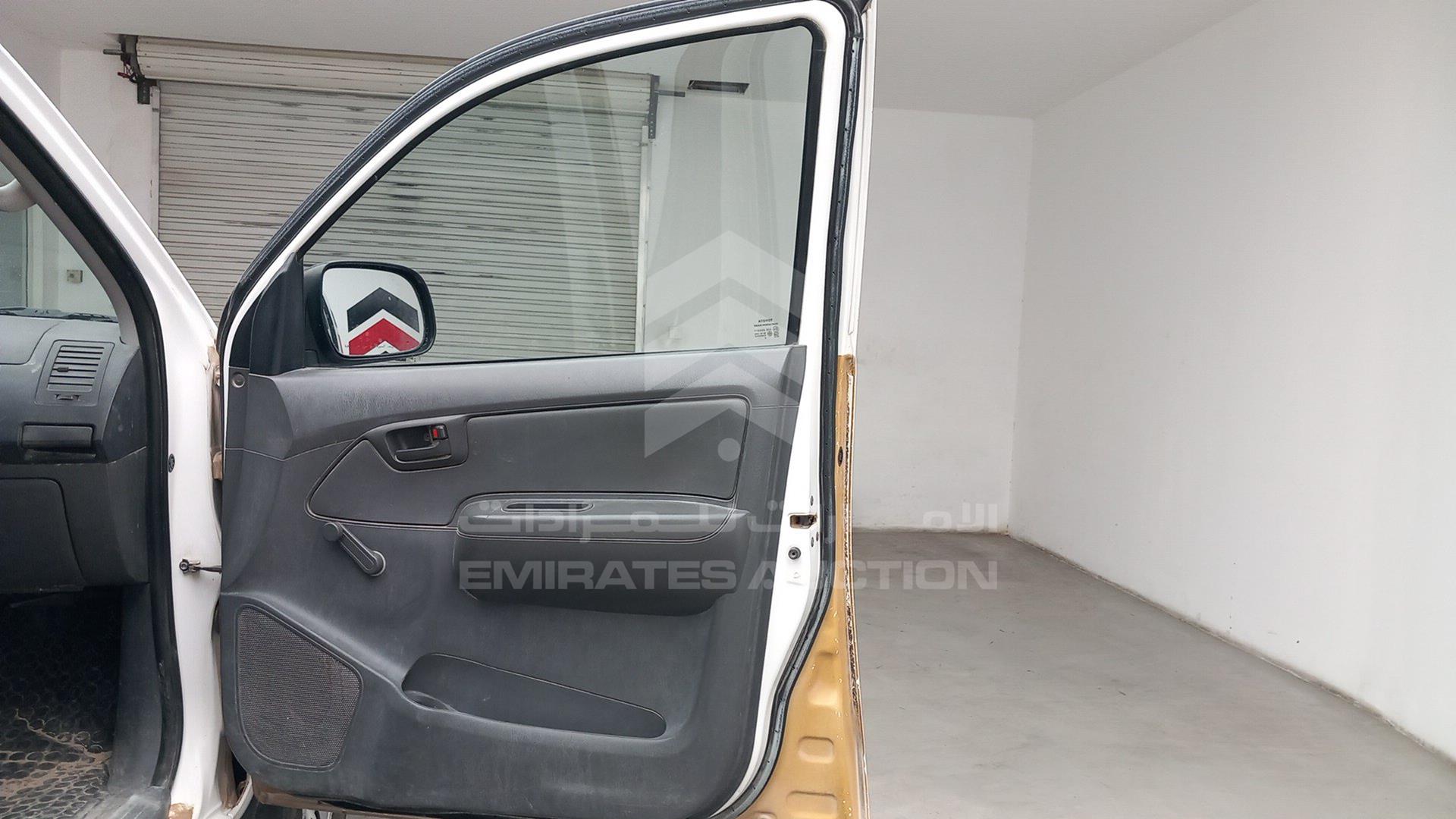 2013 TOYOTA HILUX VIN: MR0FX22G6D1360368