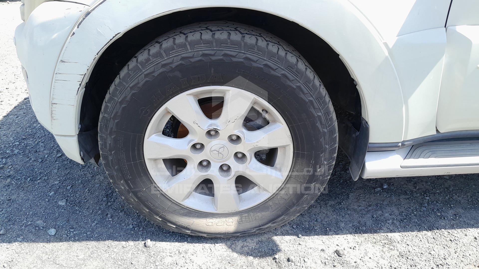 2015 MITSUBISHI PAJERO VIN: JMYLYV95WFJ713366