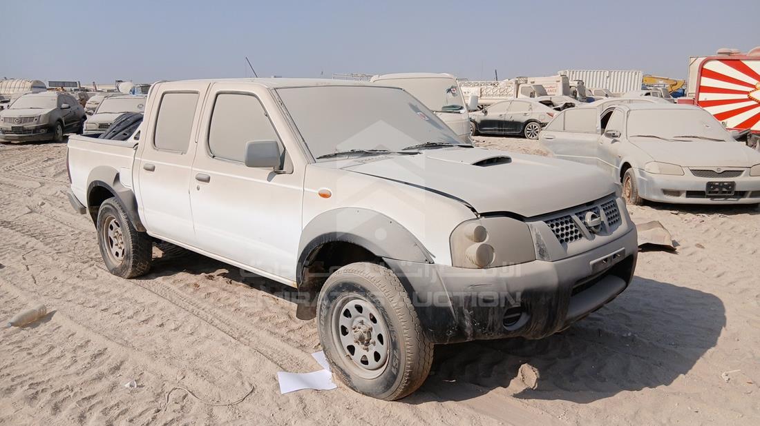 نيسان 2400 2007 — الزاوية الأمامية اليمنى — صورة 8